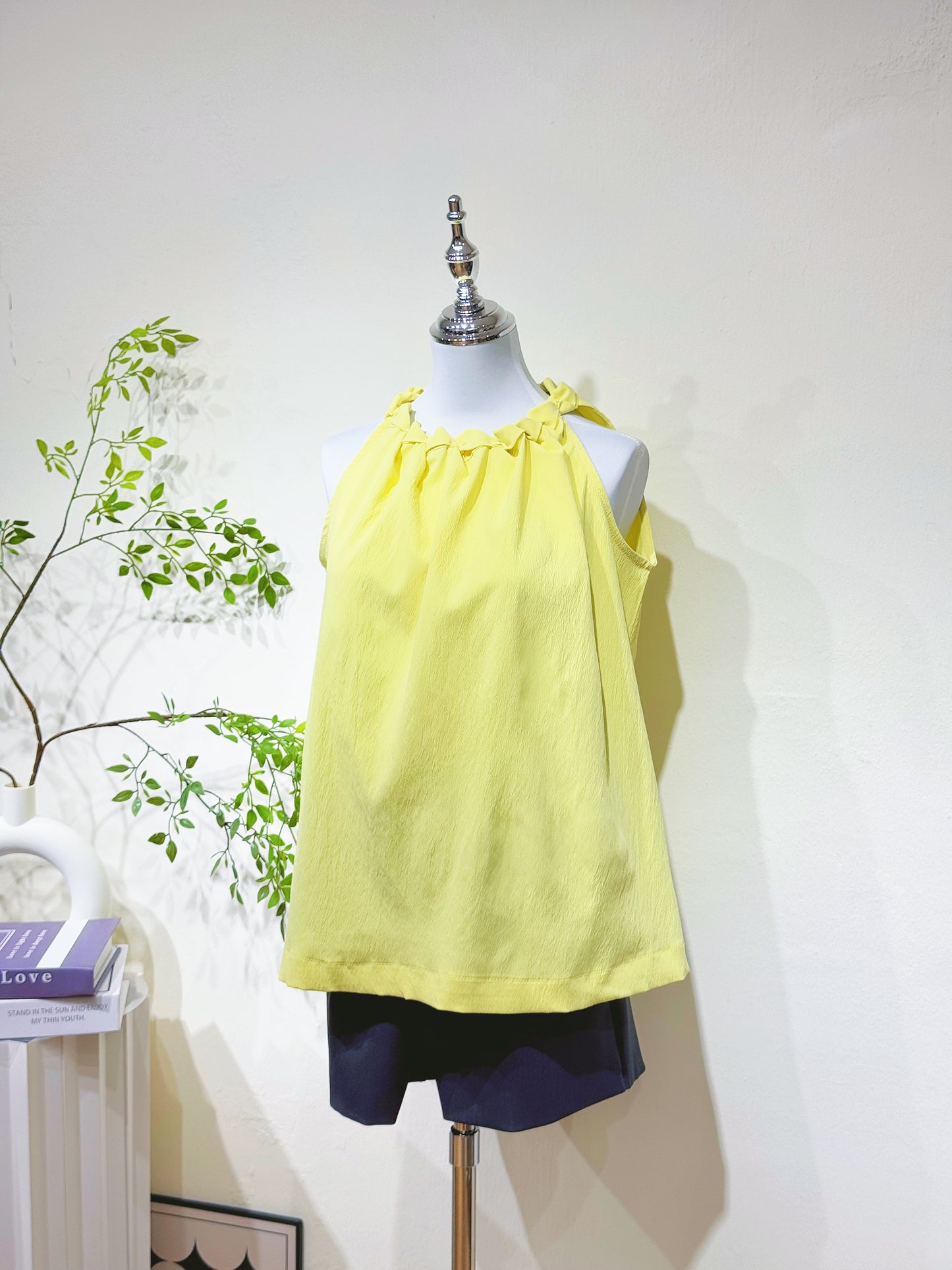 Sleeveless Braided Collar Top