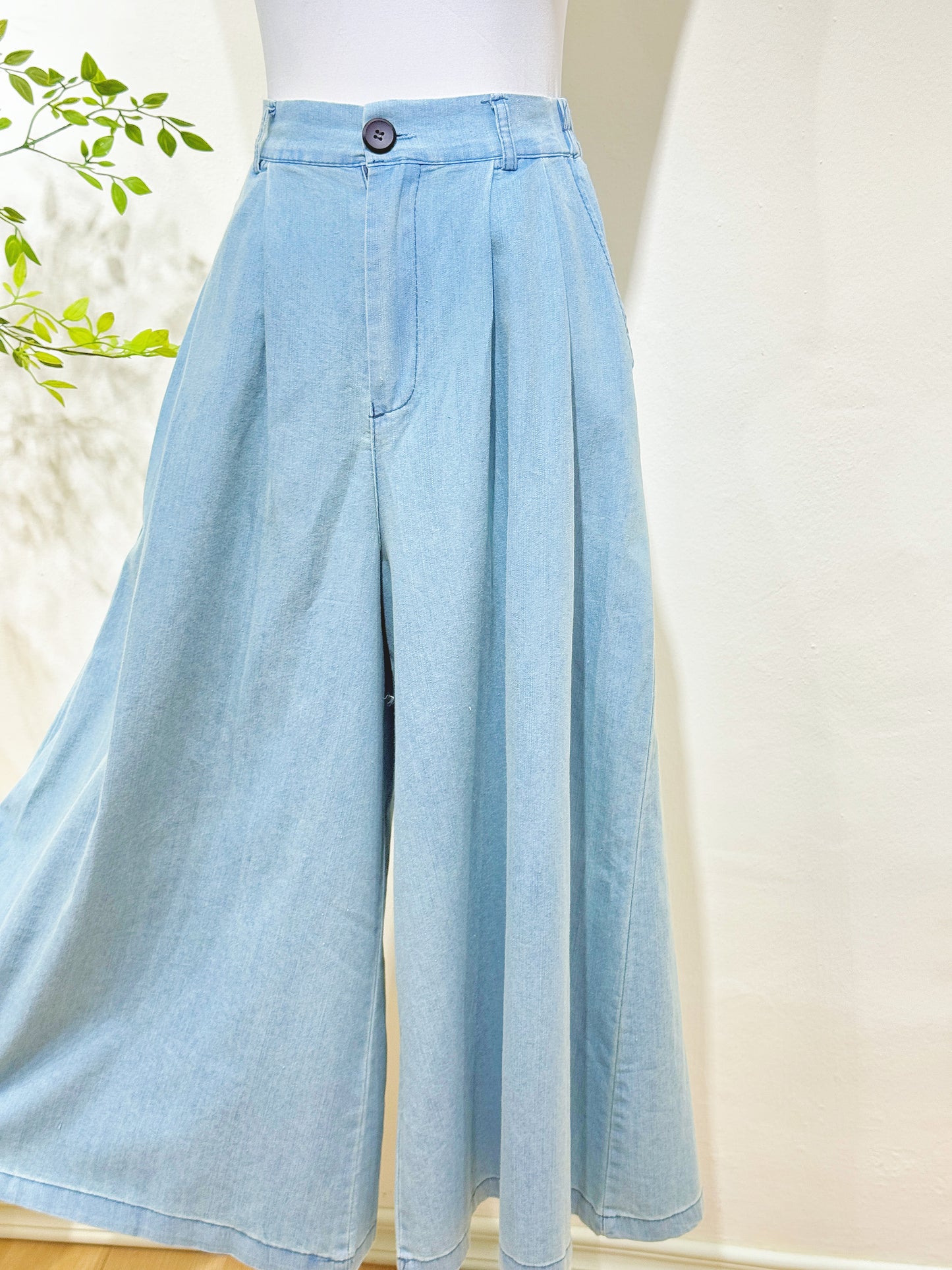 Cropped Wide-Leg Denim Pants