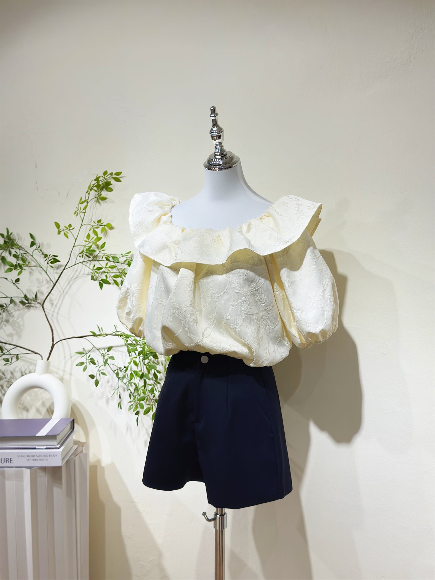 Jacquard Ruffle Puff Crop