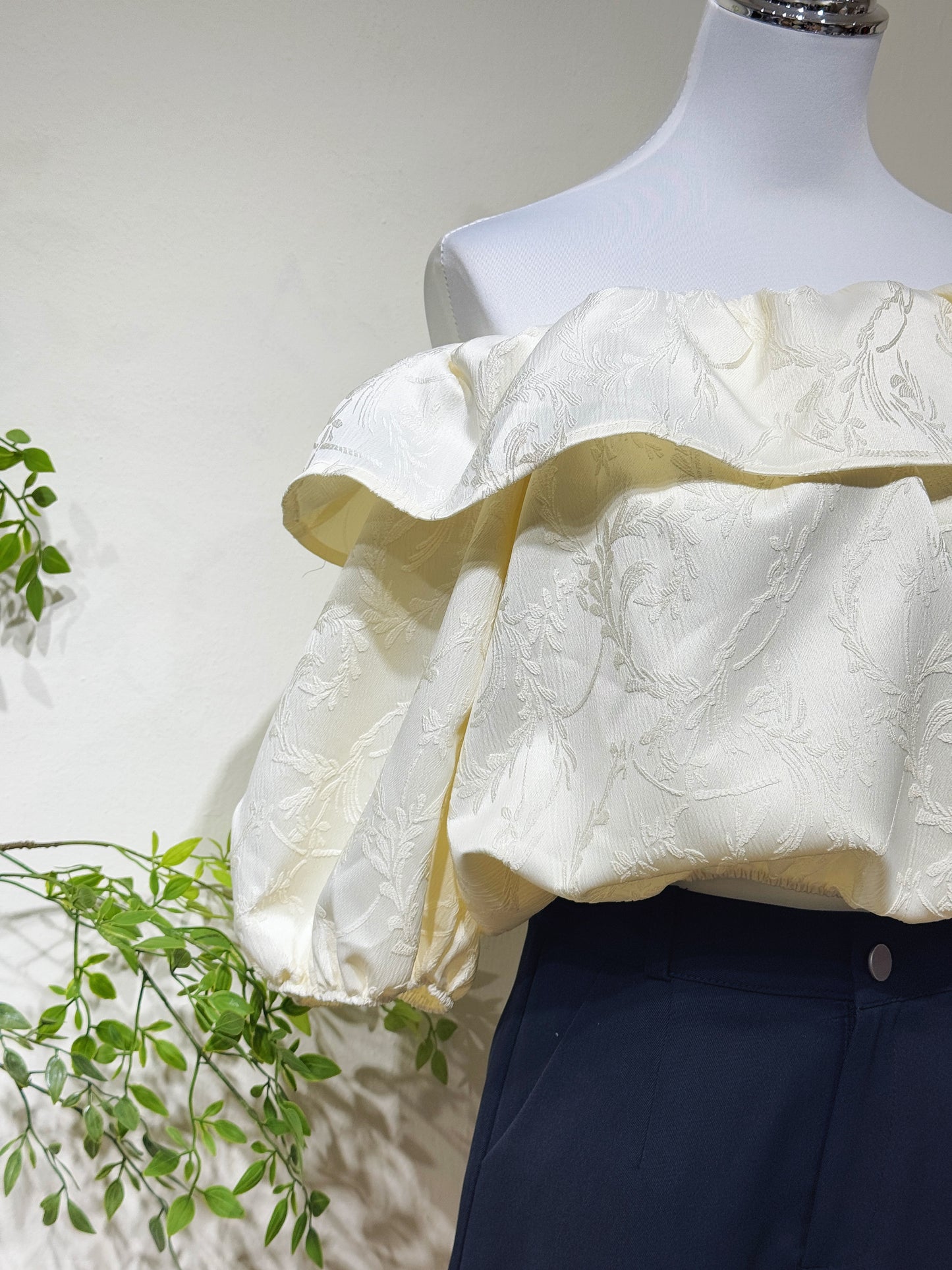 Jacquard Ruffle Puff Crop