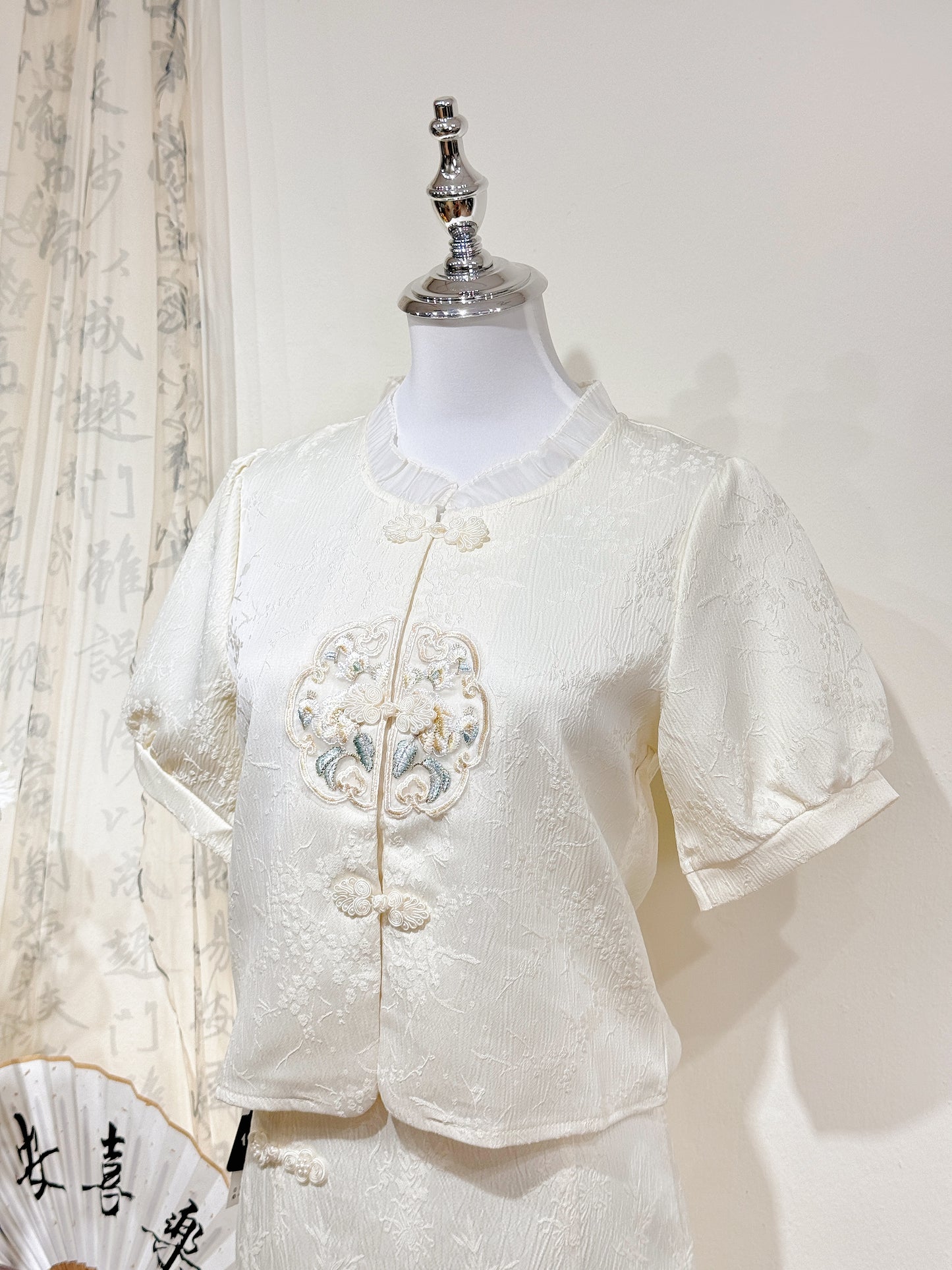 Embroidered Puff Sleeve Blouse