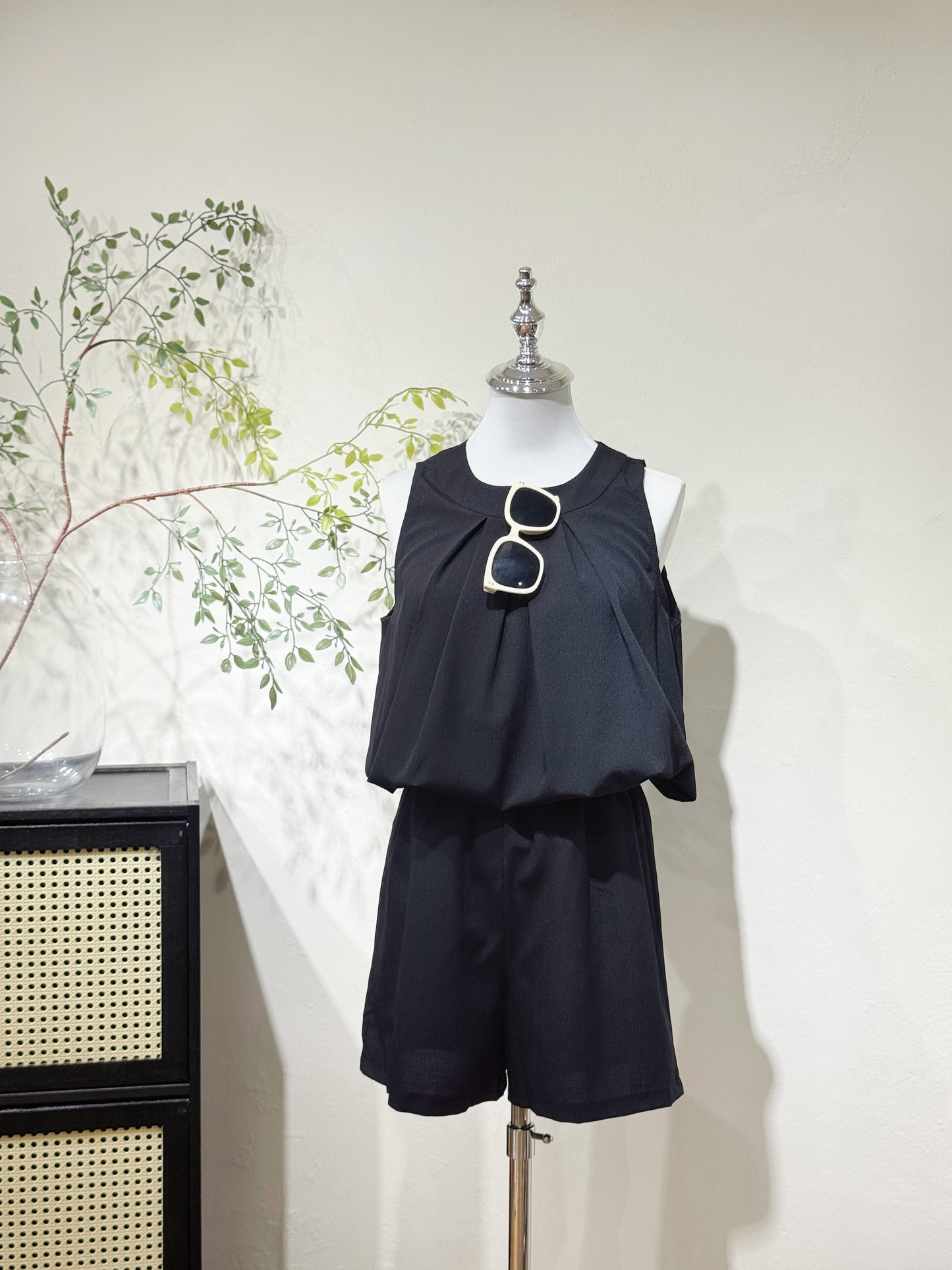 Black Shoulder-Cut Set