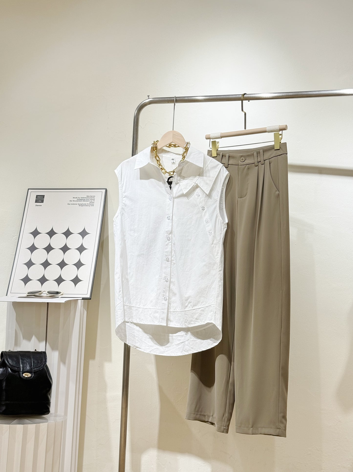 Sleevless White Longline Collar Shirt