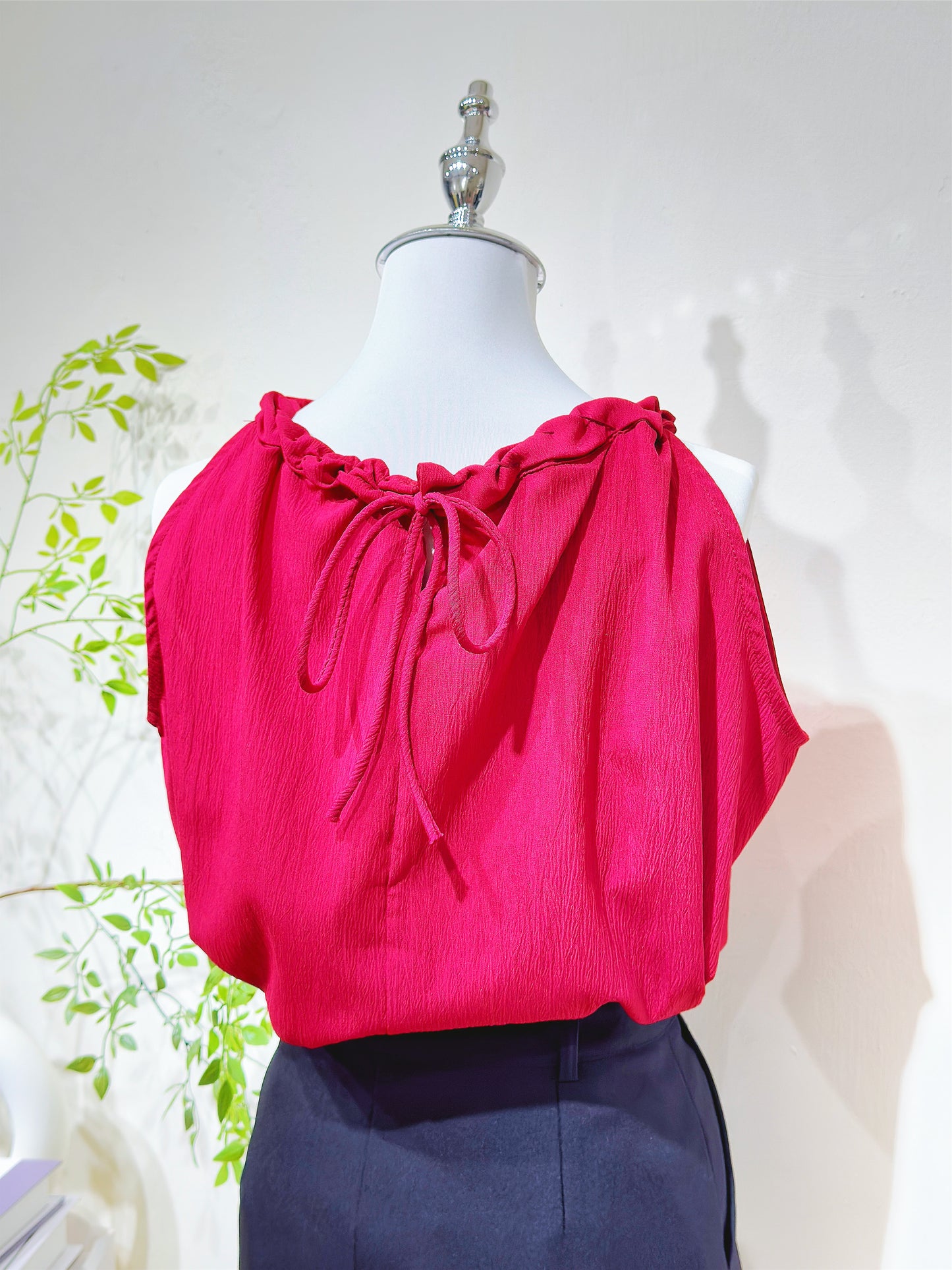 Sleeveless Braided Collar Top