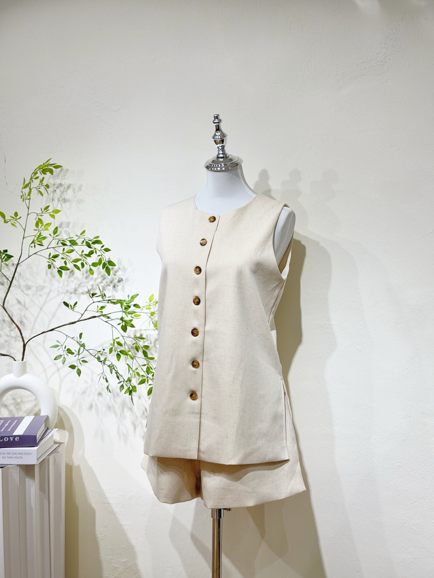Premium Minimalist Sleeveless Casual Set