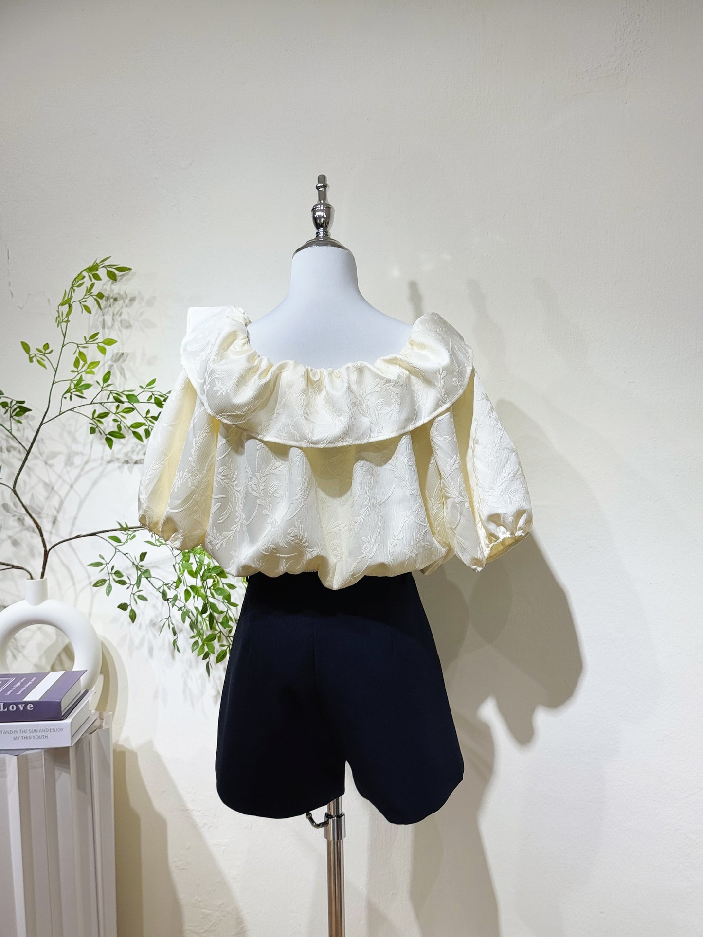 Jacquard Ruffle Puff Crop