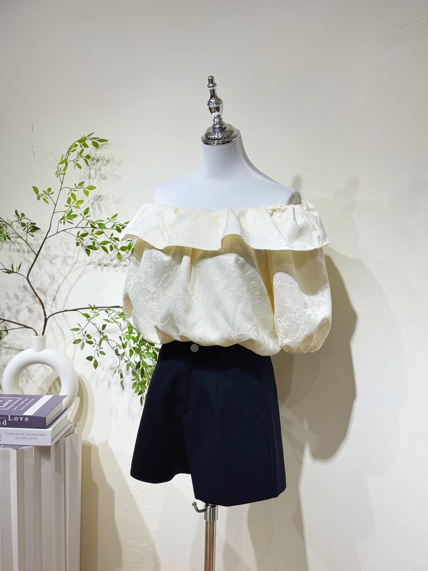 Jacquard Ruffle Puff Crop