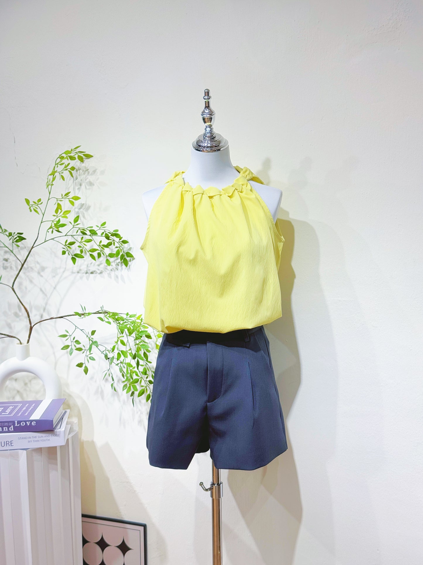Sleeveless Braided Collar Top