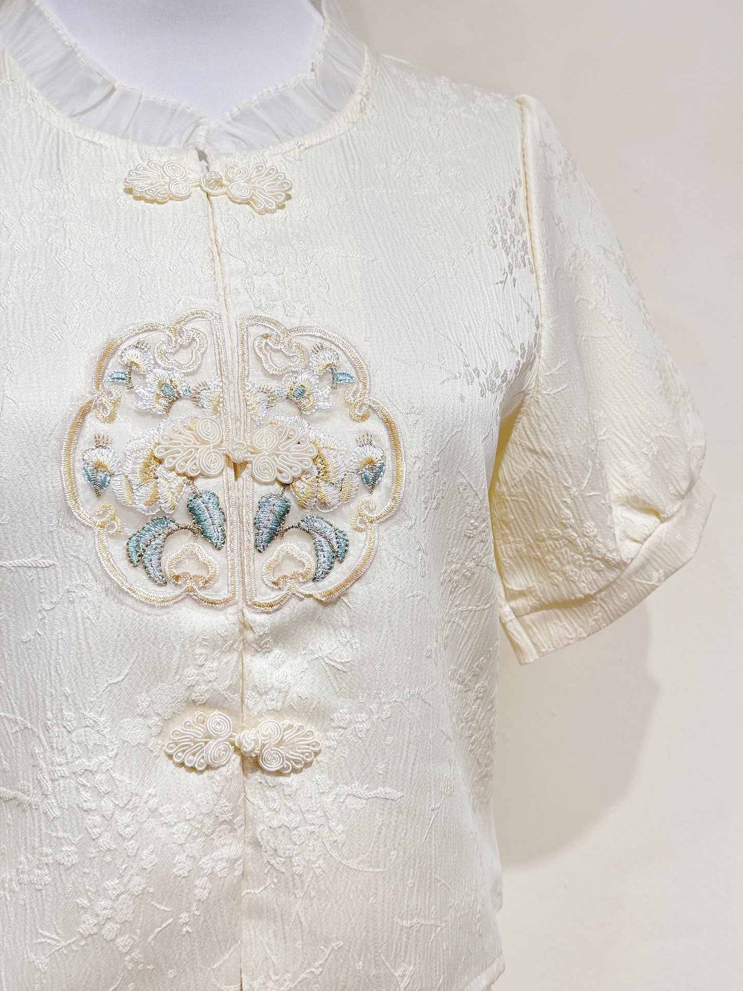 Embroidered Puff Sleeve Blouse