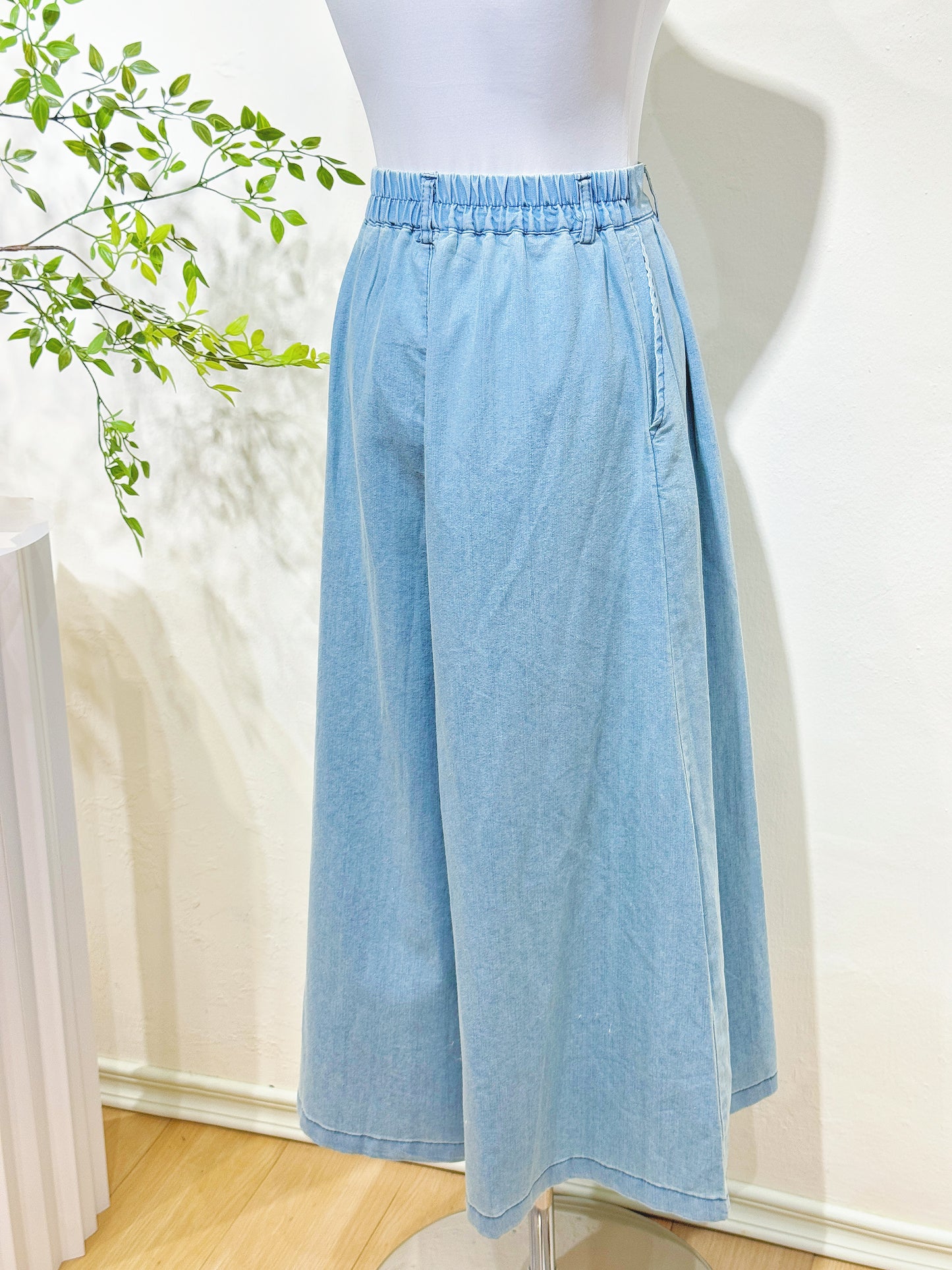 Cropped Wide-Leg Denim Pants