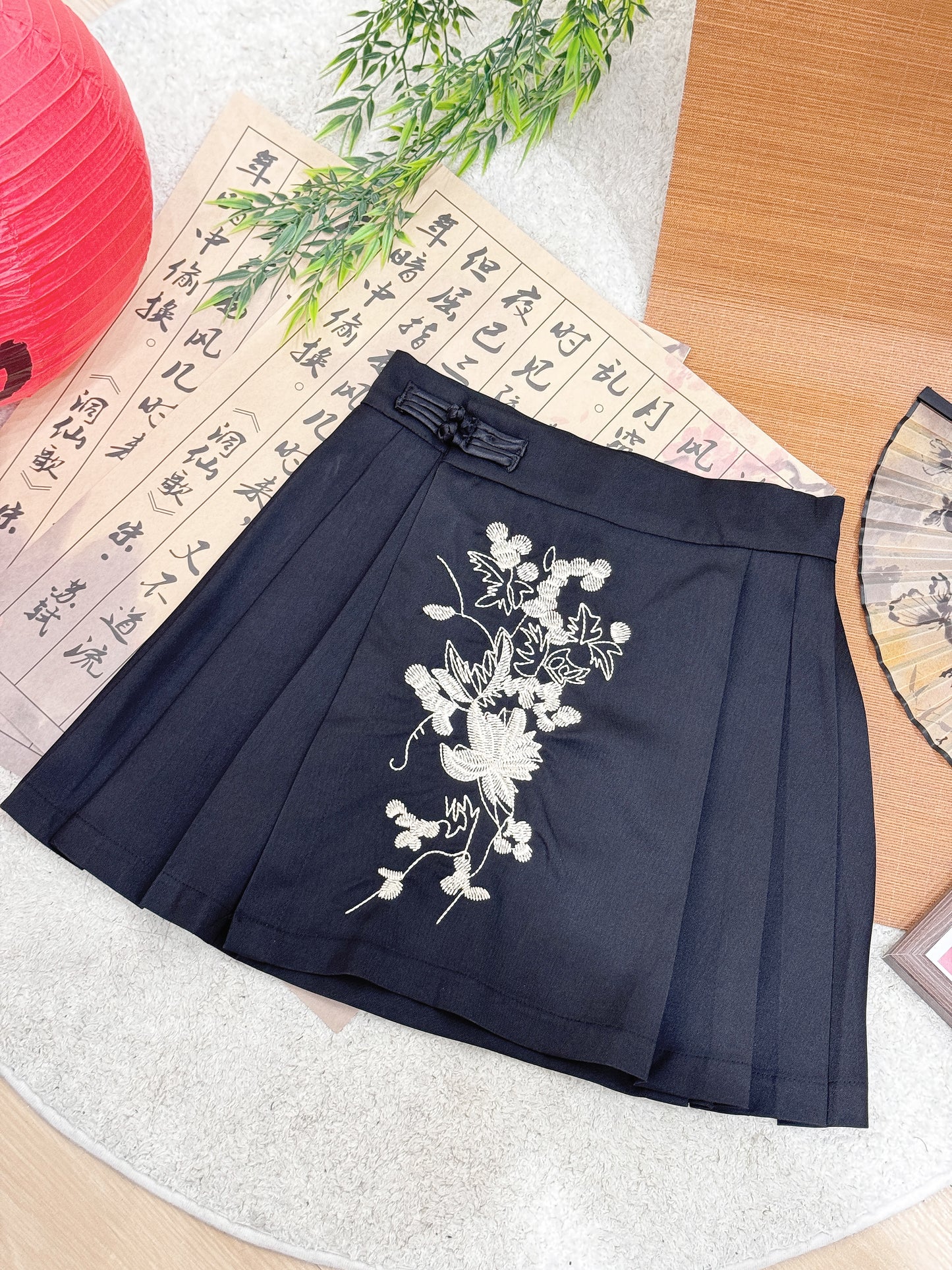 Embroidered Pleated Ma Mian Skirt