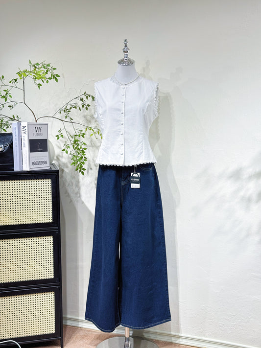 Sleeveless Lace Detail Top