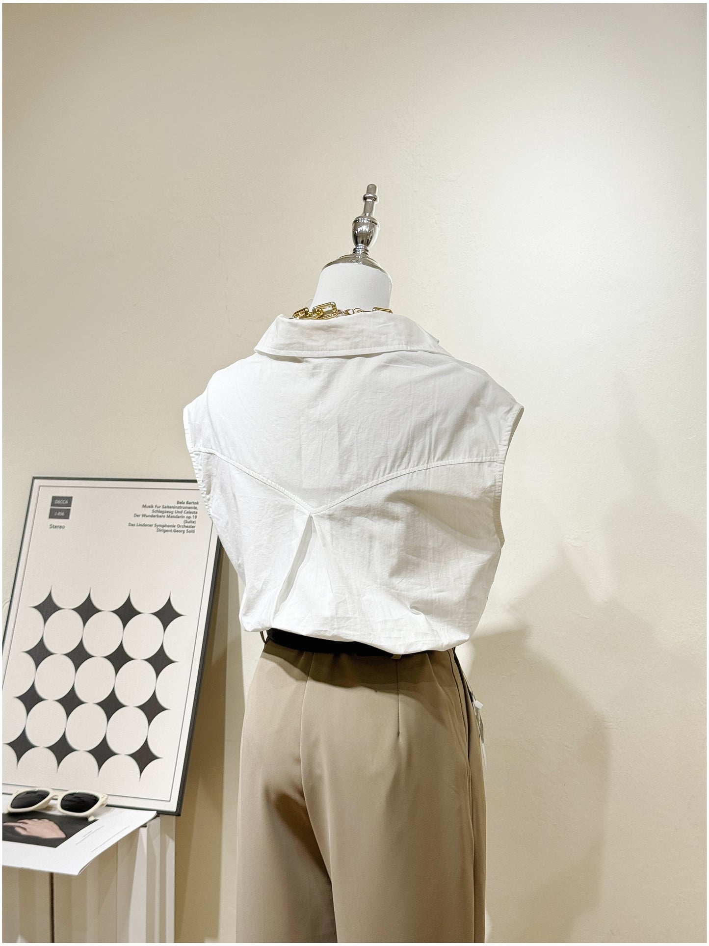 Sleevless White Longline Collar Shirt