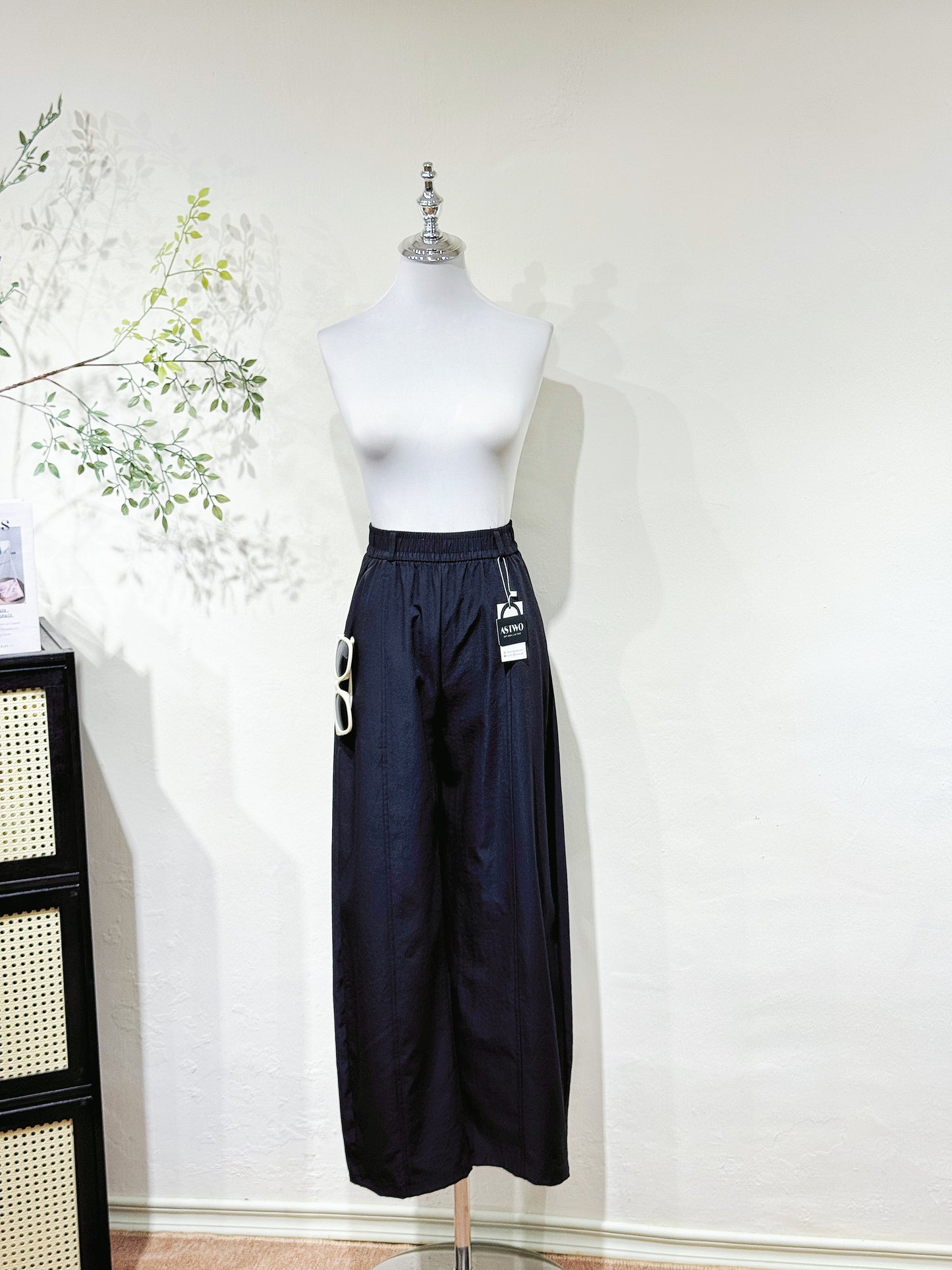 Elastic Waist Straight-Leg Pants