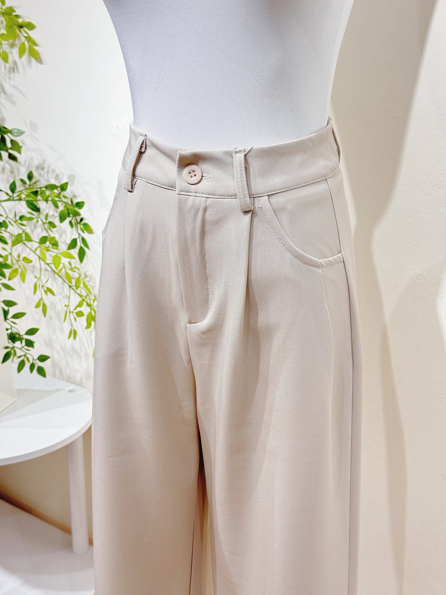 Structured Suit Fabric Straight-Leg Pants