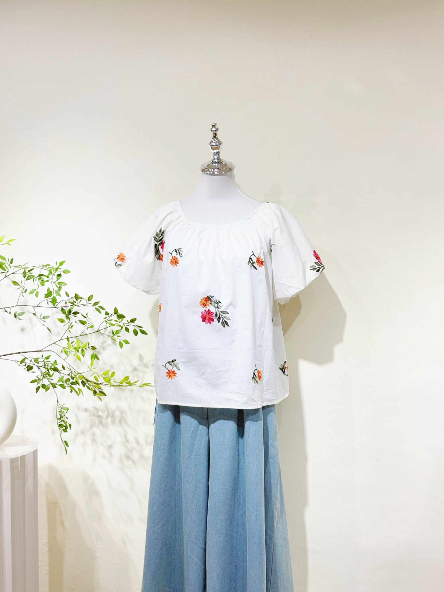 Linen Blossom Puff Sleeve Top