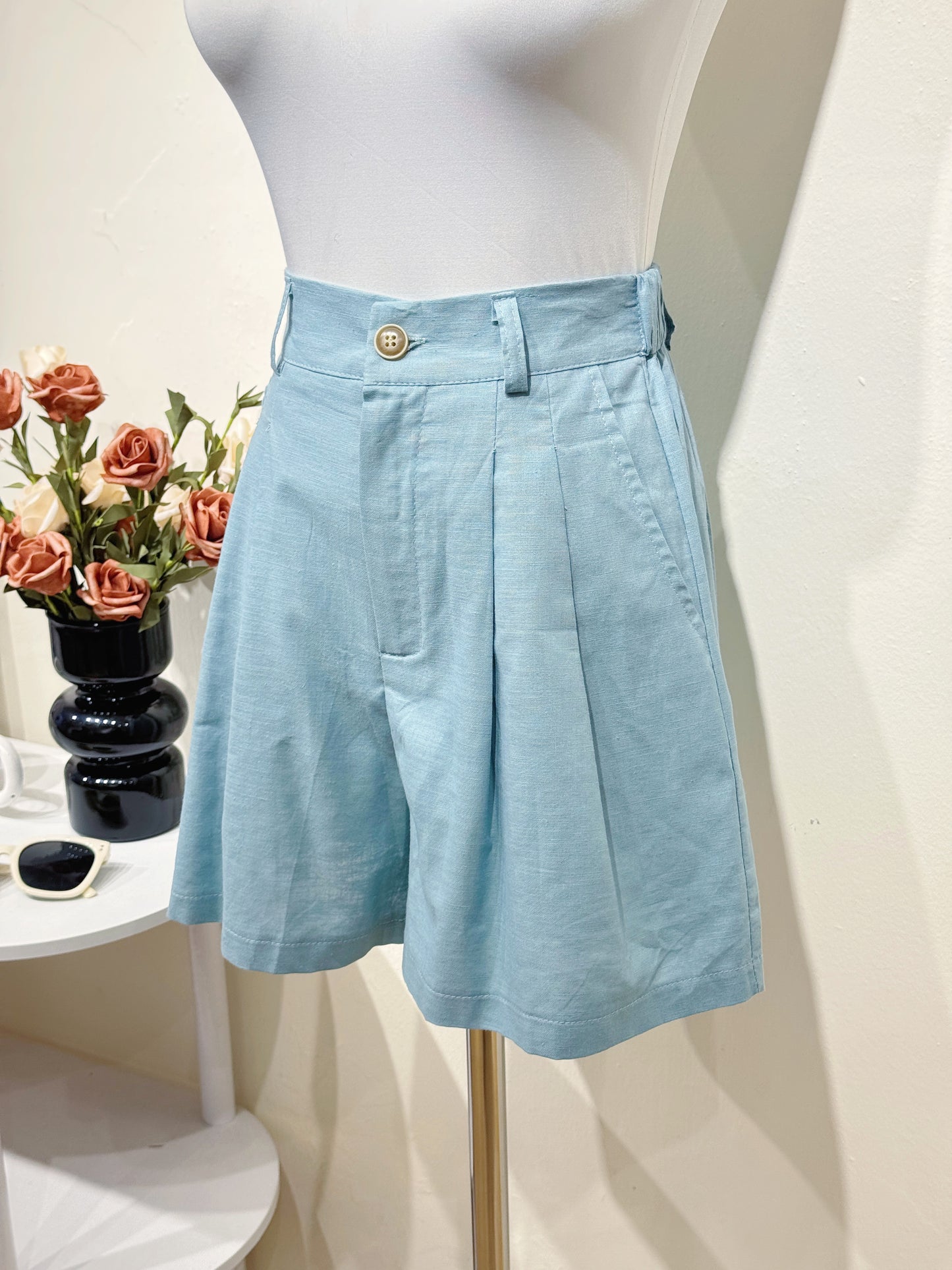 Minimalist Cotton-Linen Versatile Shorts