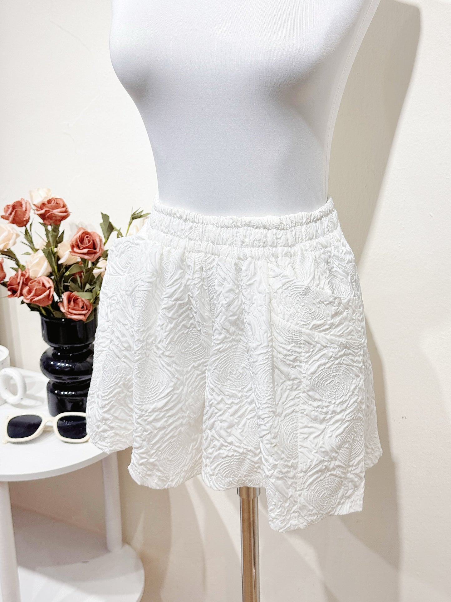 Pleated Texture Elastic Waist Wide-Leg Shorts