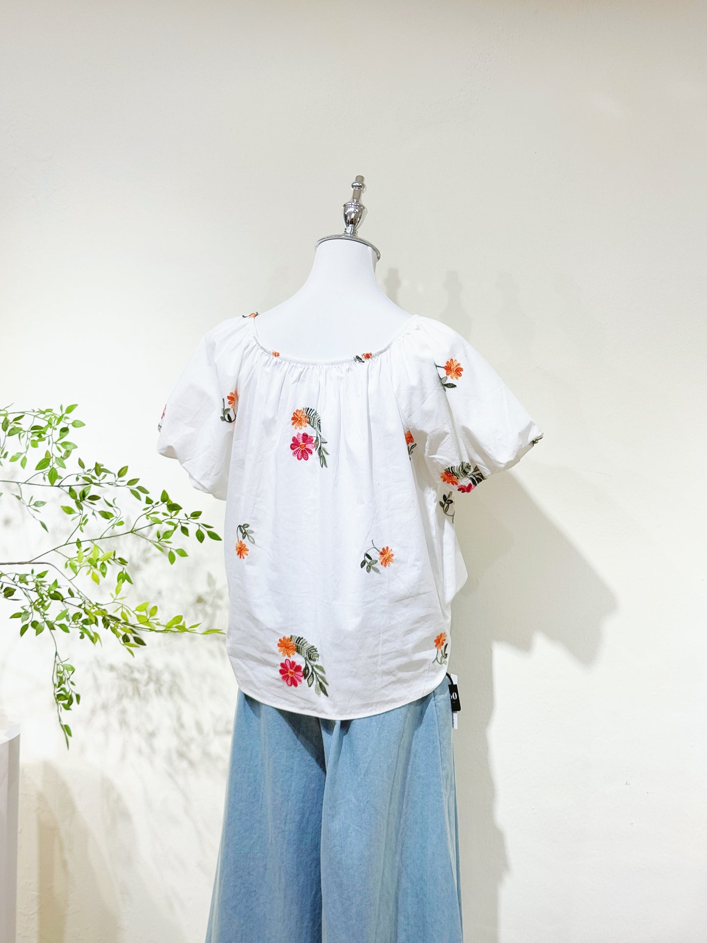 Linen Blossom Puff Sleeve Top