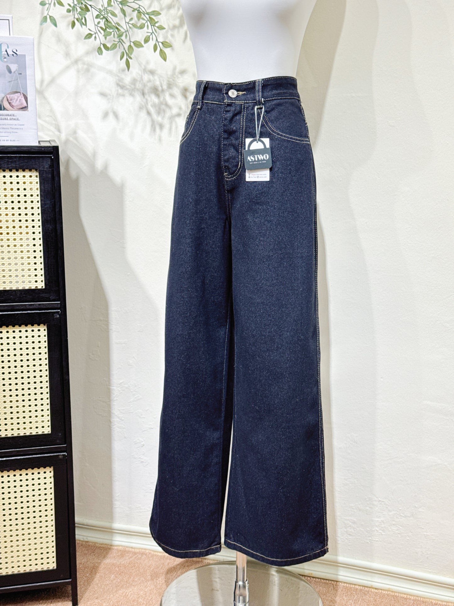 Classic Wide-Leg Denim Pants