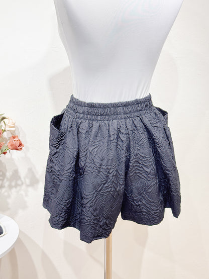 Pleated Texture Elastic Waist Wide-Leg Shorts