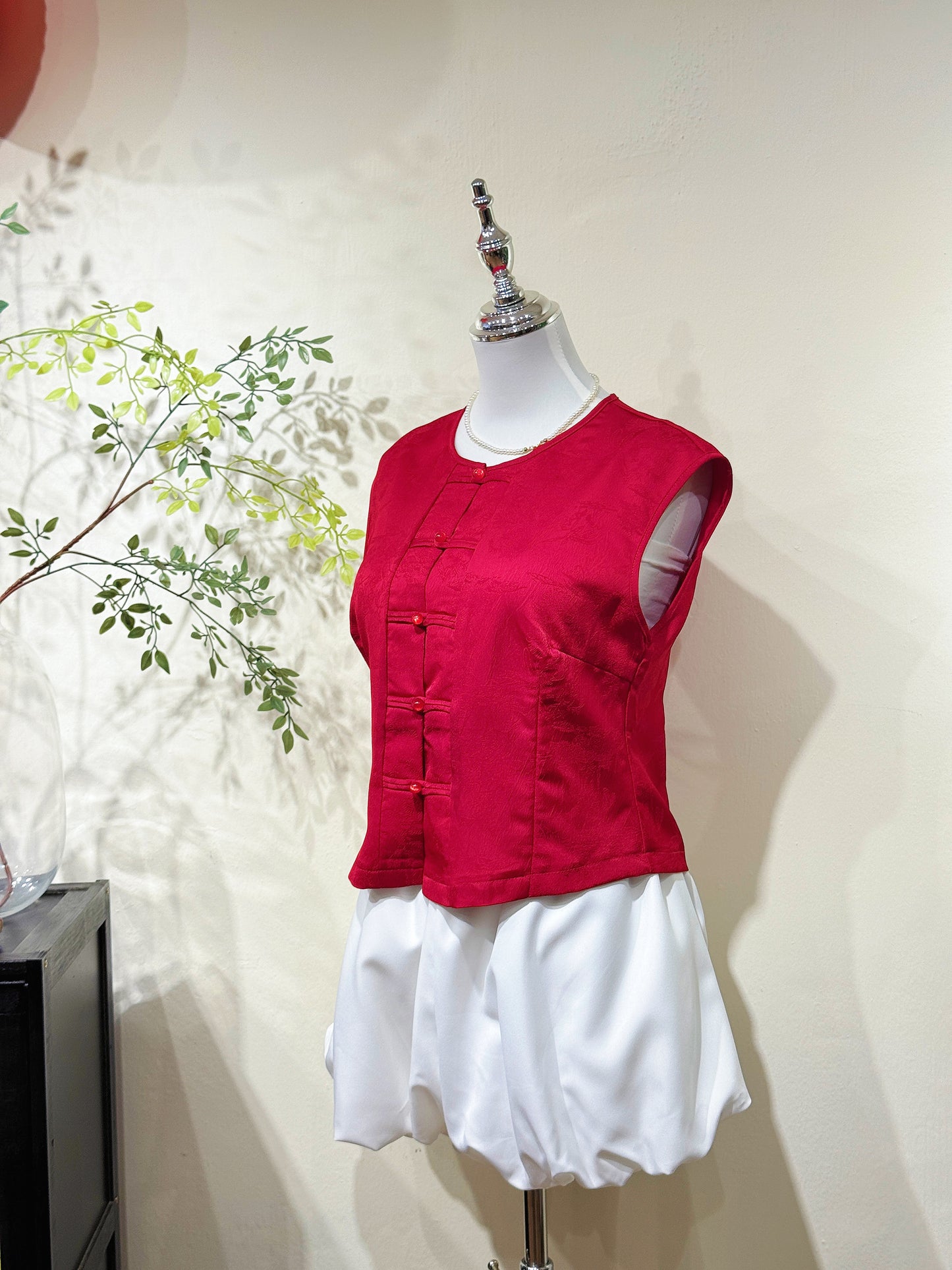 Red Jacquard Satin Sleeveless Blouse